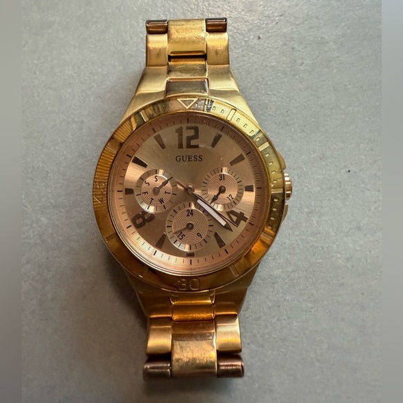 GUESS Rose Gold Women's Watch - Picture 3 of 6